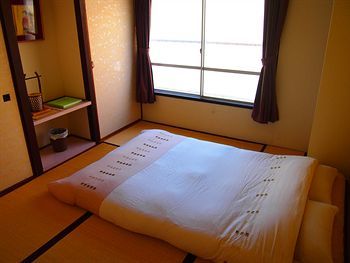 Albergue J-hoppers Hiroshima Guesthouse