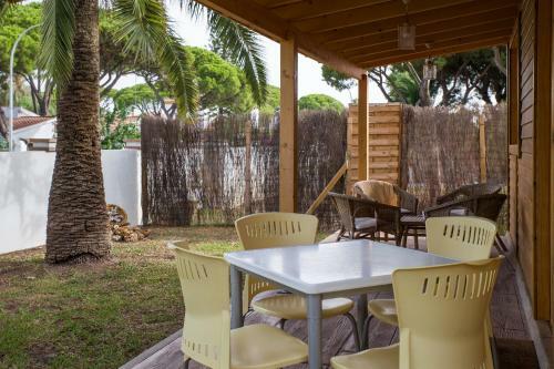 Casita de Madera Junto Al Mar