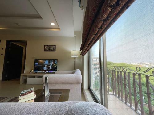 Luxury Apartment/ Prime Location/ Bahria Town