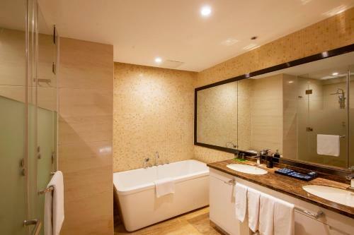 Hotel Park Inn Beihai Yintan Wanda Plaza