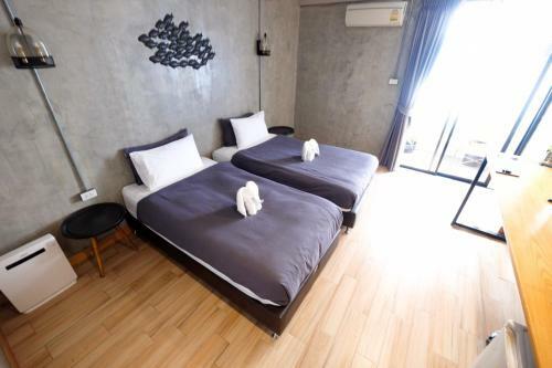 Hostal Sea Sand Trees