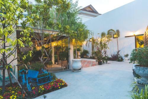 B.s Boutique Hotel