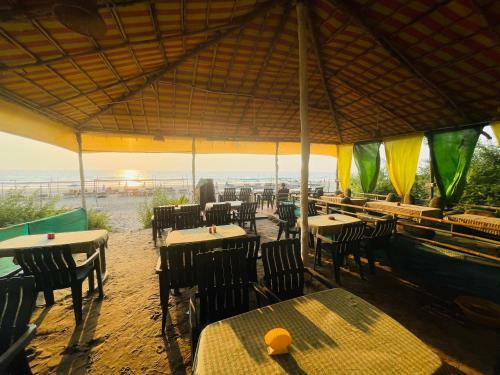 Hostal Samantha Inn Beach Resort