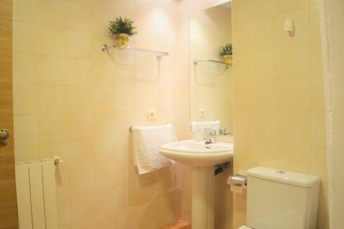 Apartament Acollidor Amb UNA Gran Llar de Foc