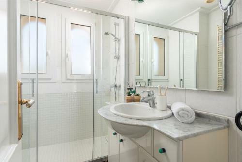 New! Stunning Villa With Sea View, Pool, Sauna And Jacuzzi