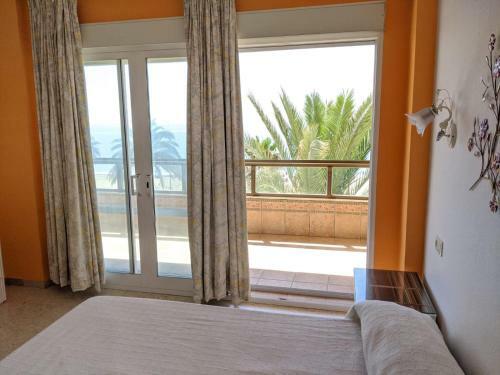 Estepona, Apartamento En Primera Linea de Playa