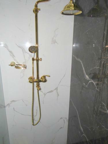 06) Spacious Luxurious Penthouse Apartment Sleeps 7 & Wifi