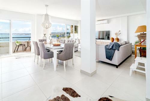 Cp - Modern Beachside Apartment In Estepona