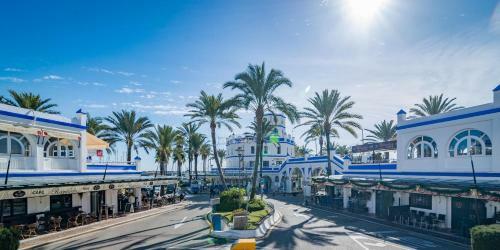 Cp - Modern Beachside Apartment In Estepona