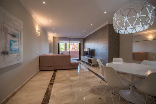 Marina Luxury Apartment