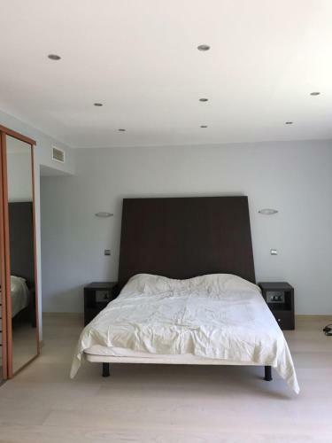 Modern 3 Bed Beach Side Private Villa