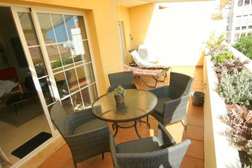 Attractive Apartment (Pa 4-17)