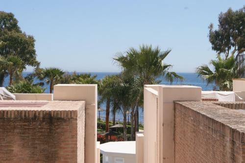 Luxury First Line Beach Apartment
