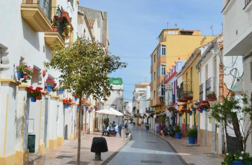 Estepona Golf Apartment With Seaview