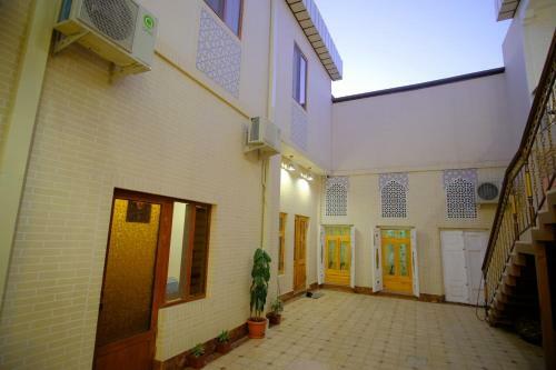 Eshoni Pir Hotel
