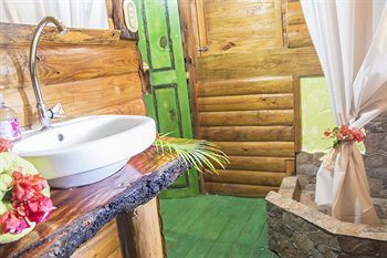 Chalet Tropical Village