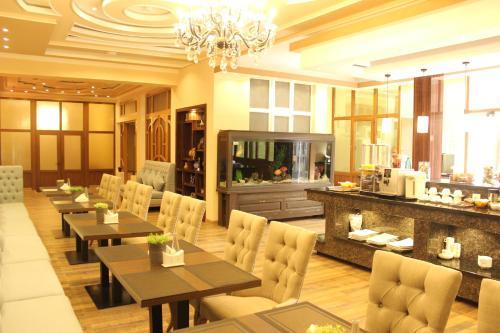Hostal Atlas B&B Guest House