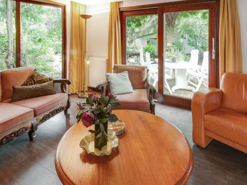Beautiful Chalet With Swimming Pool In Stegeren