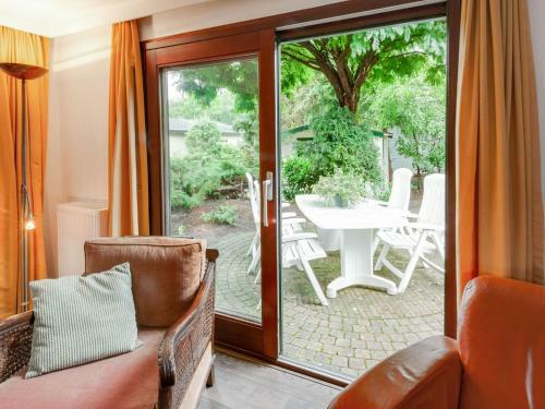 Beautiful Chalet With Swimming Pool In Stegeren