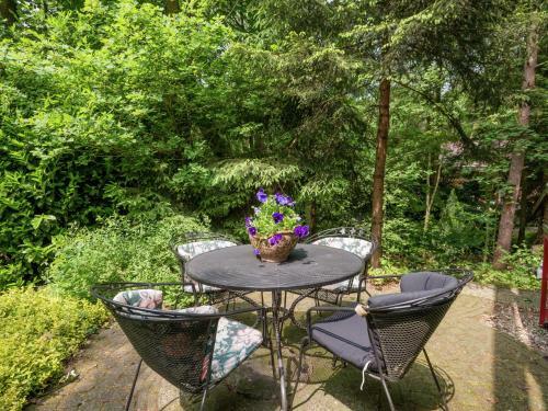 Tranquil Holiday Home In Dalfsen Near River
