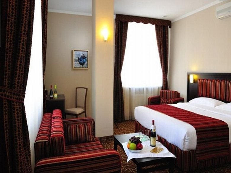 Oasis Inn Hotel