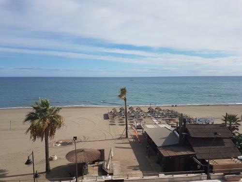 Apartamento En Primera L�nea de Playa. Seis Plazas.
