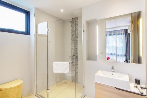 Apartment Near Bangtao Beach 2bdr 2bth #404