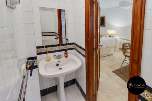 Bonito Chalet En Estepona Con Piscina Y Playa