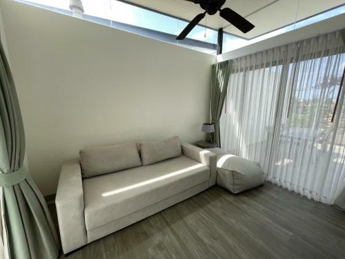 Townhouse At Laguna Park By Lofty