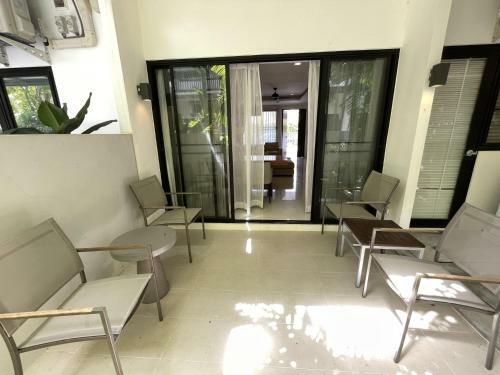 Townhouse At Laguna Park By Lofty