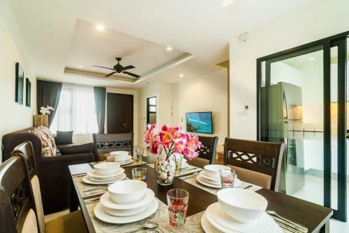Villa 3bdr Townhouse 800m From Bangtao Beach