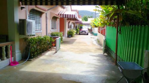 Hostal Studio House Near Tesco & Beach