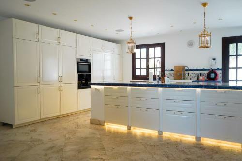 Huge Golf And Spa Mansion 8 Min From Puerto Banus