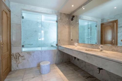 The Palace Marbella - Lavish Beachfront Villa