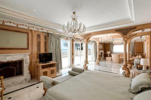 The Palace Marbella - Lavish Beachfront Villa