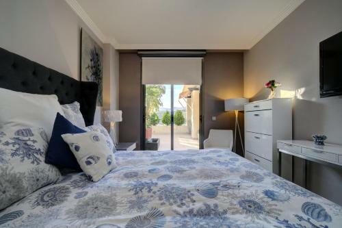 Acosta- Incredible Designer's Terraced Flat