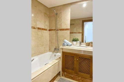Apartamento Beachside Appartment With Pool, 150m To The Beach