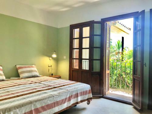 Sunny Beachfront Holiday Townhouse Estepona