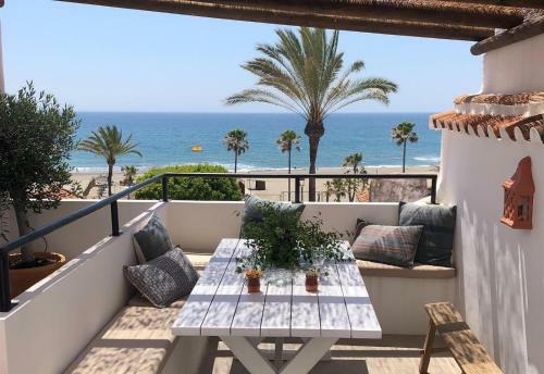 Renovated Townhouse San Roque 85