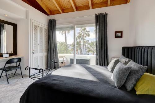 Frontline Paradise Townhouse