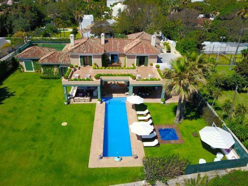 Las Ranas Casasola Beach Villa 15pax