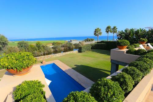 Las Ranas Casasola Beach Villa 15pax