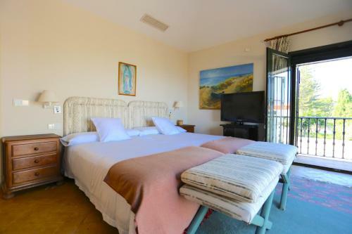 Las Ranas Casasola Beach Villa 15pax