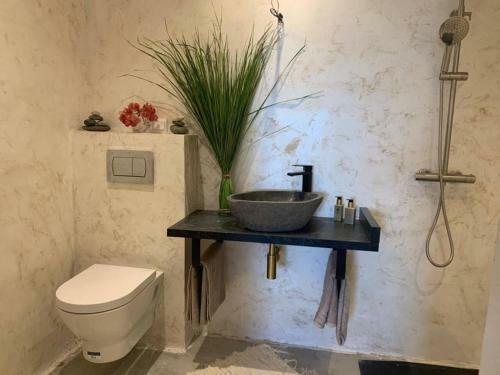 Beautiful 2-bed Apartment In Estepona With Seaview