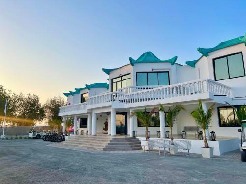 Pura Eco Retreat, Jubail Island