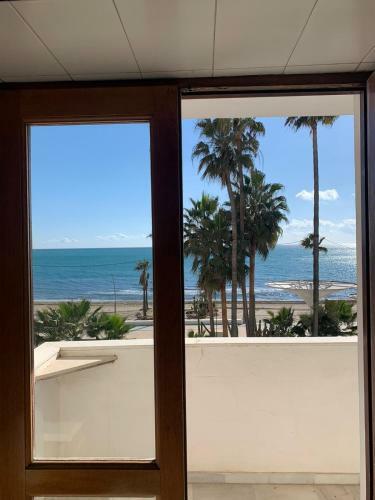 Apartamento En Primera L�nea de Playa En Estepona
