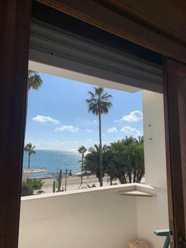Apartamento En Primera L�nea de Playa En Estepona