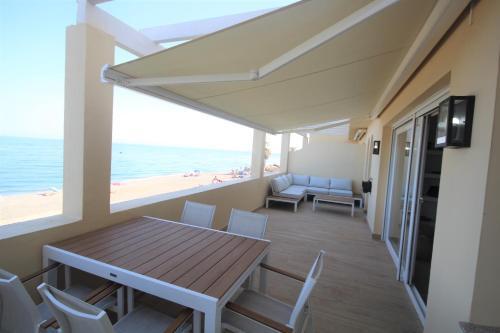 Fabulous 3 Bedroom Apartment On The Beach - Rdr243