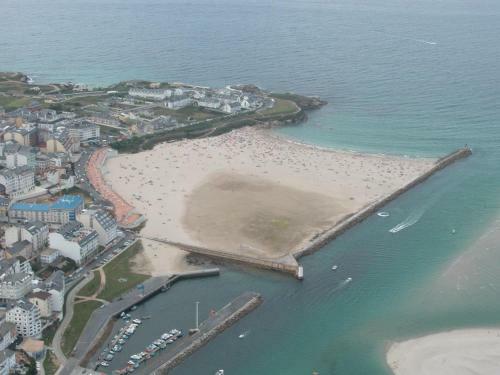 Apartamento Piso Amplio A 100 M de La Playa