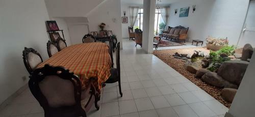 Hostal Elegance Oasis, Colombo 3 - Upscale Holiday Bungalow With Round-the-clock Service